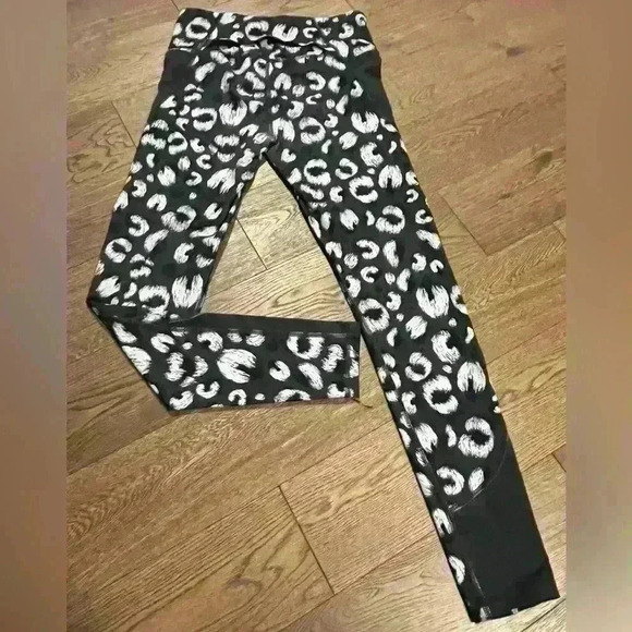 Puma Leopard Print Black and White Leggings Size Small - Picture 6 of 7